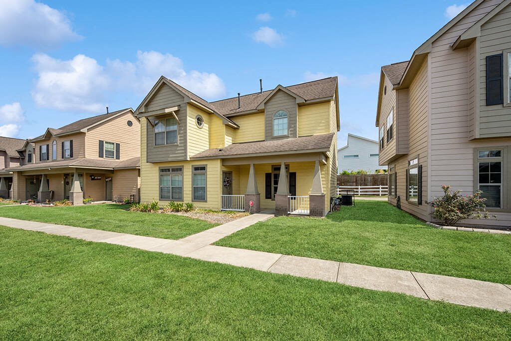 Exterior of apartments at Fountains at Tidwell and The Enclave in Houston TX